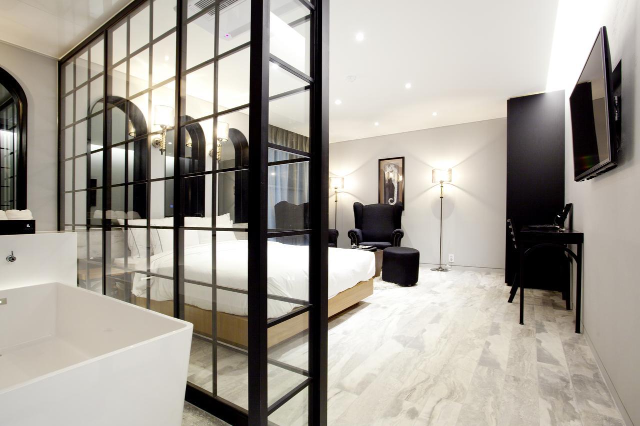 Hotel Forestar Seoul Bagian luar foto